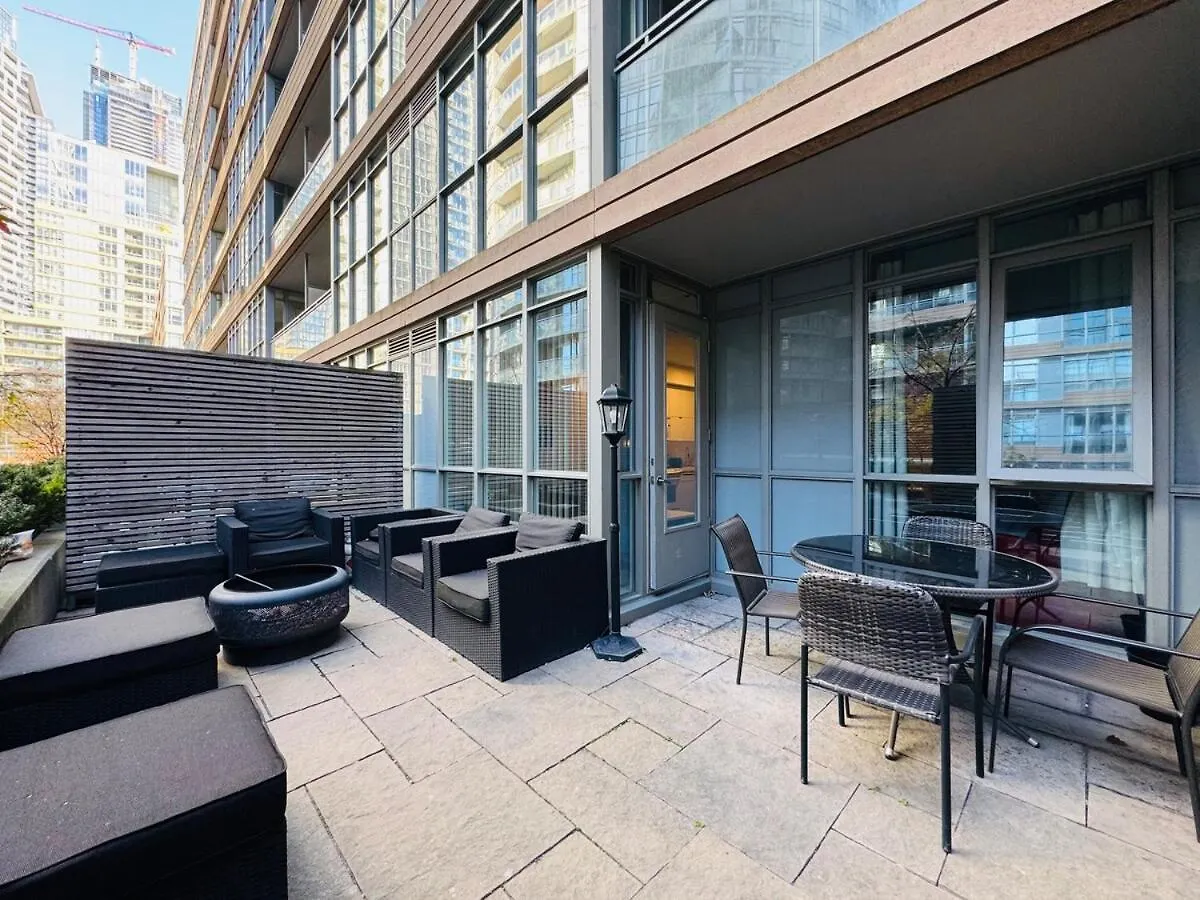 Kingbed & Bunkbed & Terrace Apartment Toronto 0*,  Canada