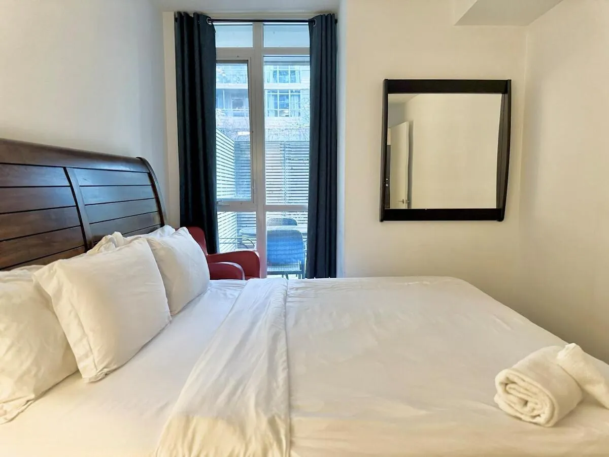 Kingbed & Bunkbed & Terrace Apartment Toronto 0*,  Canada