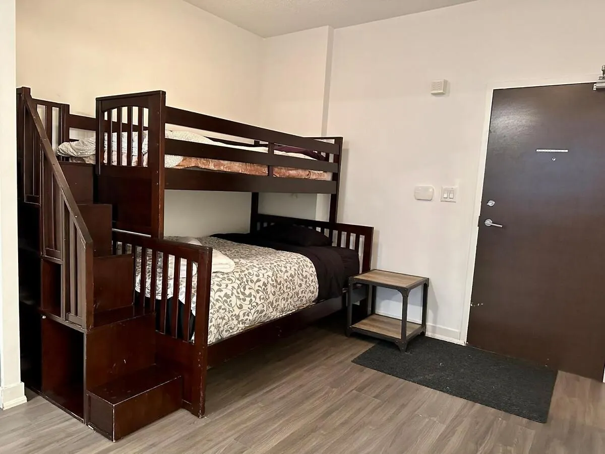Kingbed & Bunkbed & Terrace Apartment Toronto 0*,  Canada
