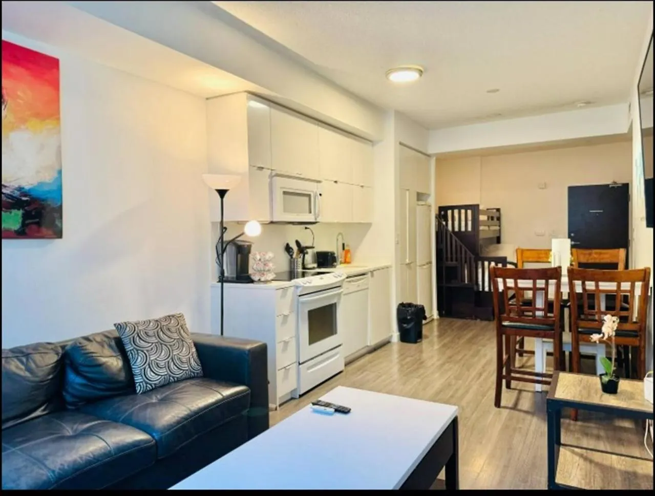 Kingbed & Bunkbed & Terrace Apartment Toronto