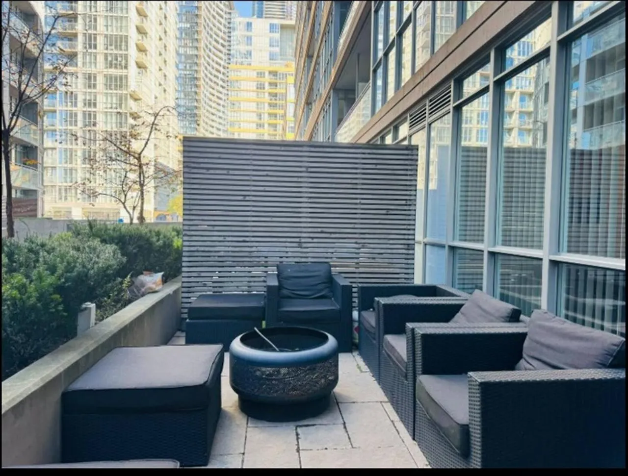 Kingbed & Bunkbed & Terrace Apartment Toronto Canada