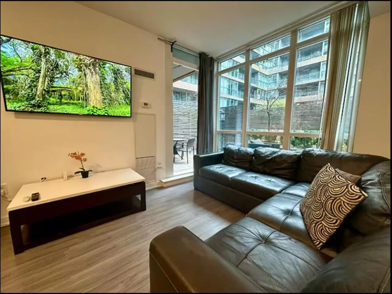 Kingbed & Bunkbed & Terrace Apartment Toronto