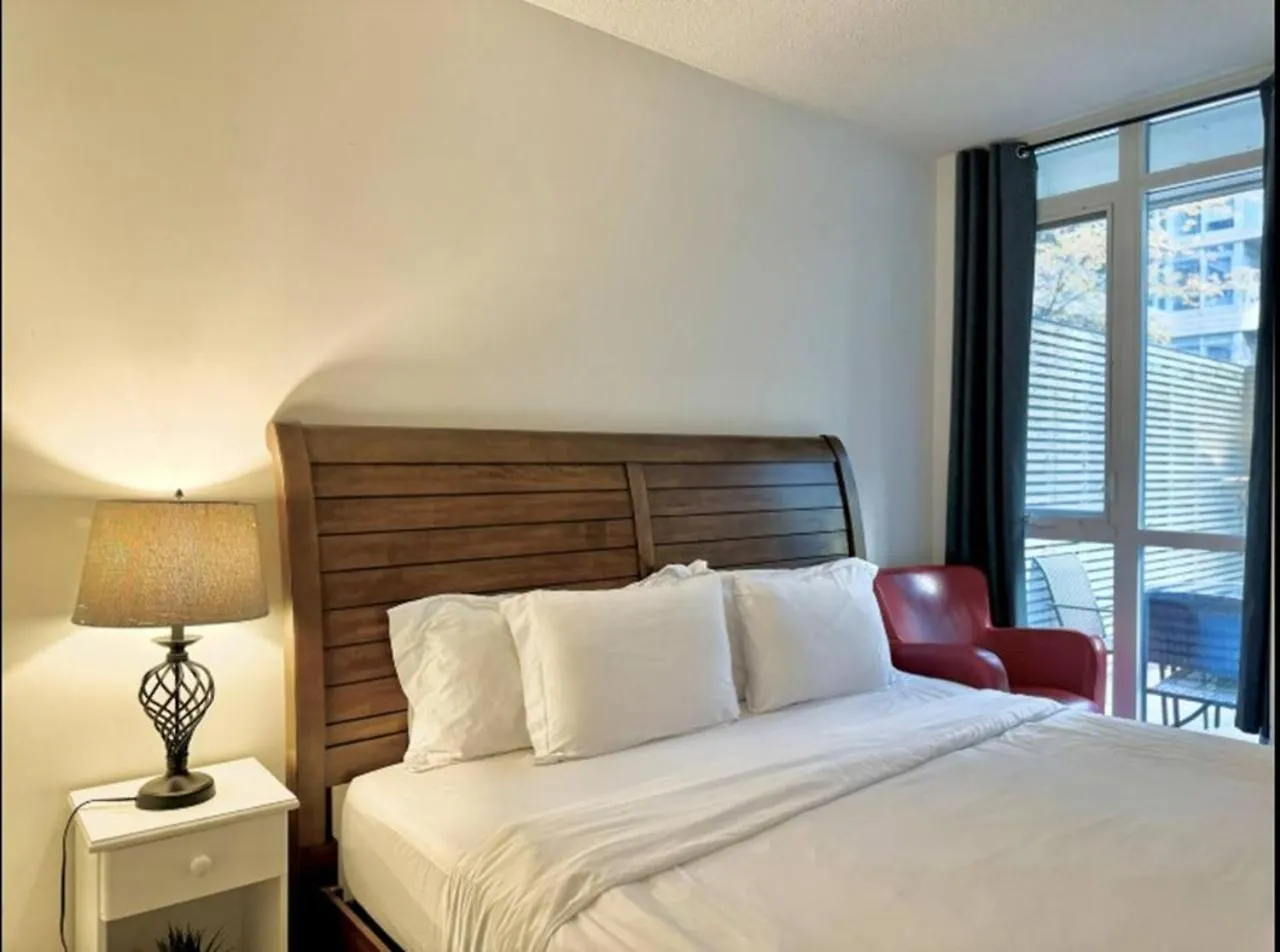 Kingbed & Bunkbed & Terrace Apartment Toronto