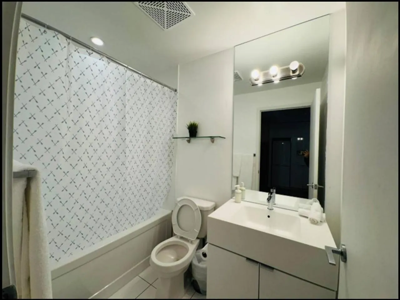 Kingbed & Bunkbed & Terrace Apartment Toronto