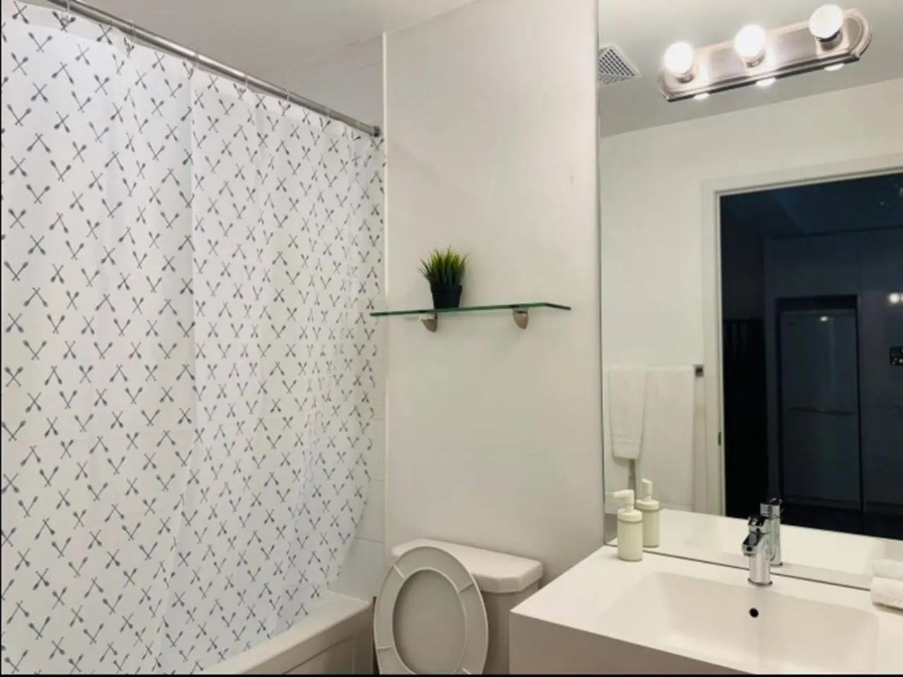 Kingbed & Bunkbed & Terrace Apartment Toronto Canada