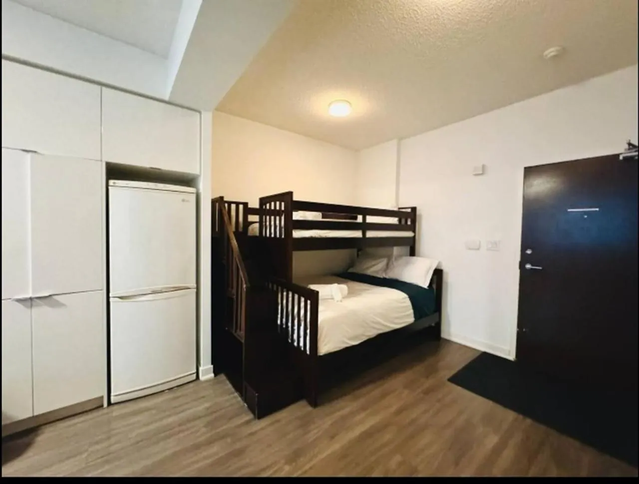 Kingbed & Bunkbed & Terrace Apartment Toronto 0*,  Canada