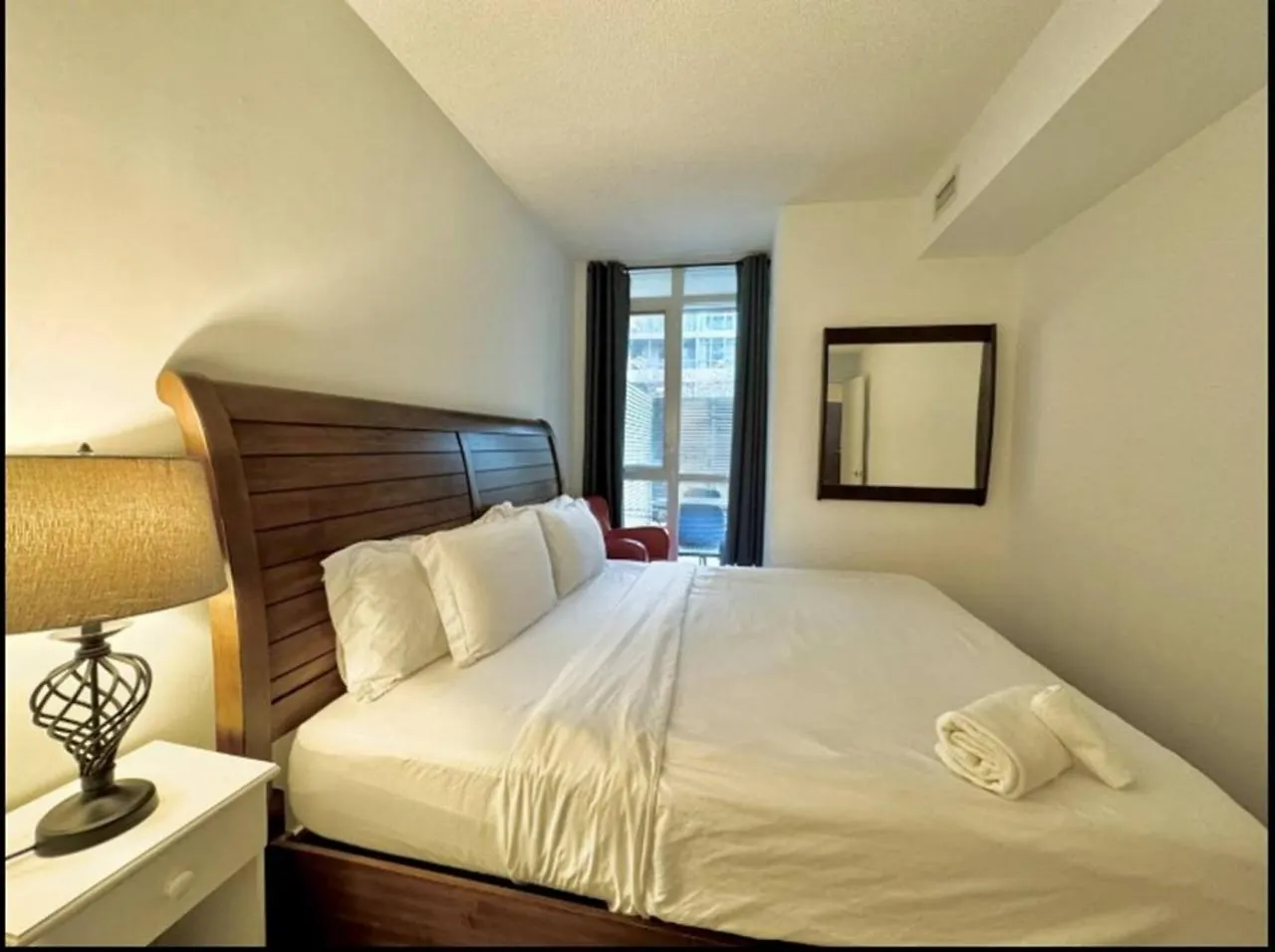Kingbed & Bunkbed & Terrace Apartment Toronto Canada