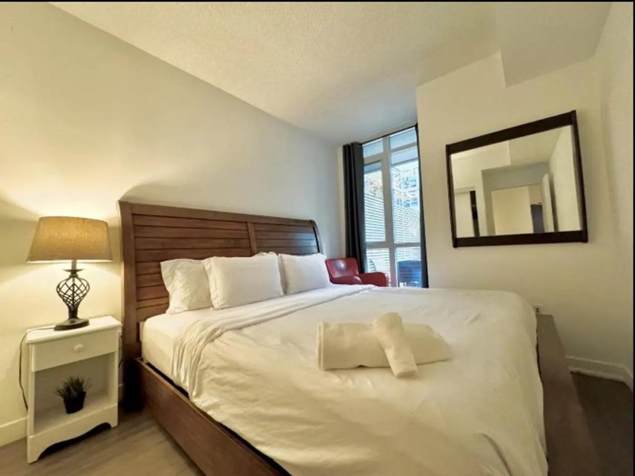 Kingbed & Bunkbed & Terrace Apartment Toronto Canada
