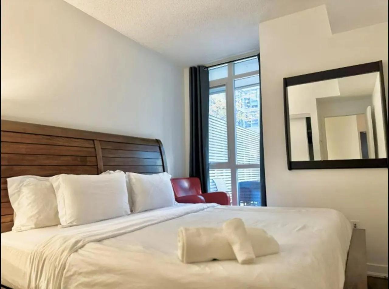 Kingbed & Bunkbed & Terrace Apartment Toronto