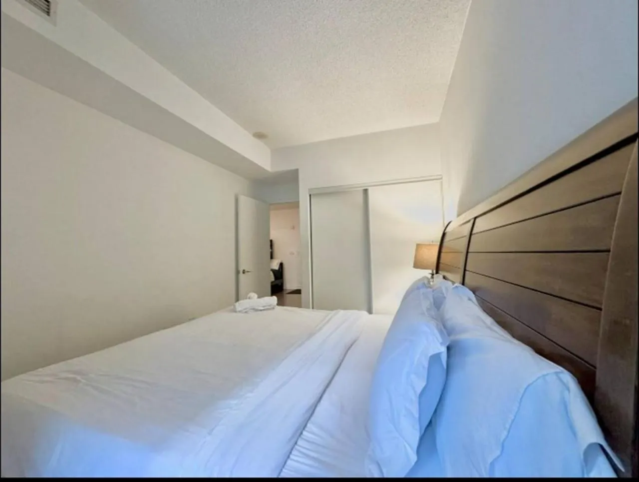 Kingbed & Bunkbed & Terrace Apartment Toronto