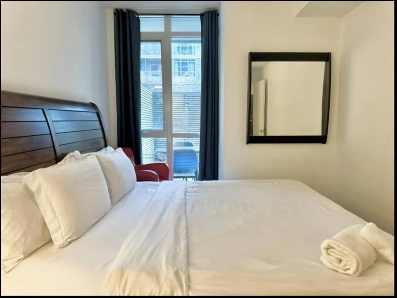 Kingbed & Bunkbed & Terrace Apartment Toronto