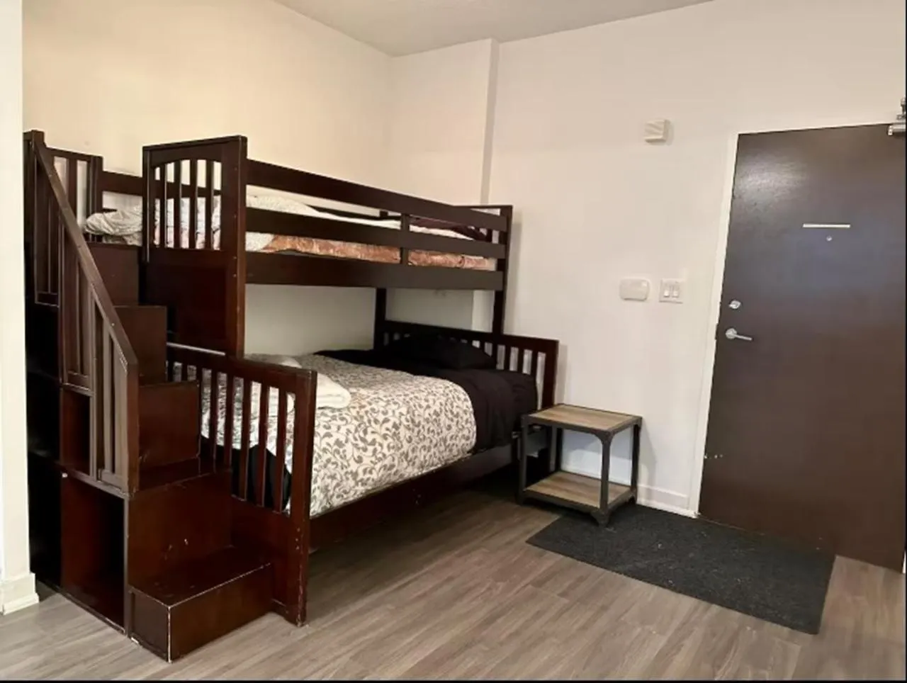 Kingbed & Bunkbed & Terrace Apartment Toronto 0*,  Canada