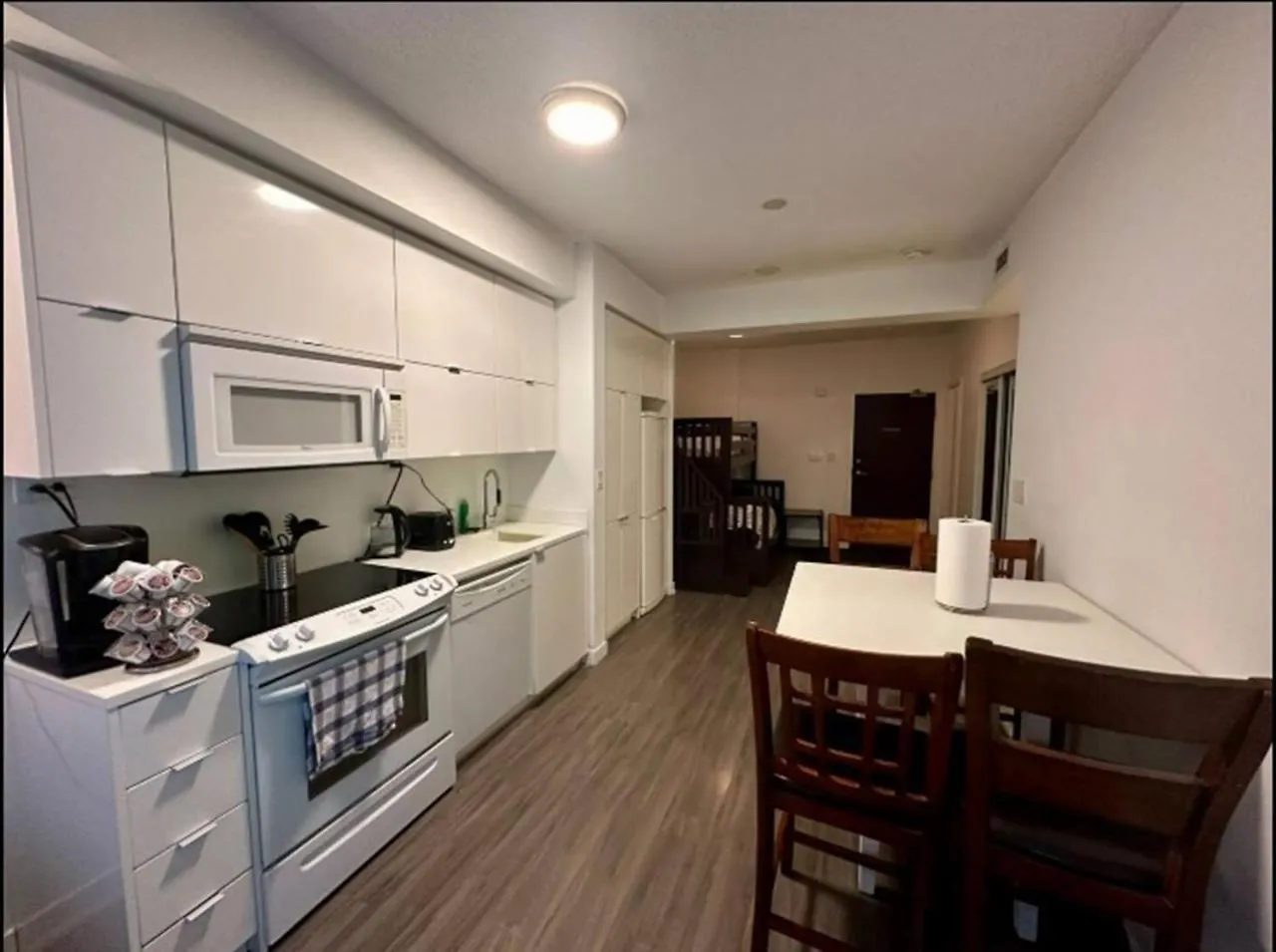 Kingbed & Bunkbed & Terrace Apartment Toronto Canada