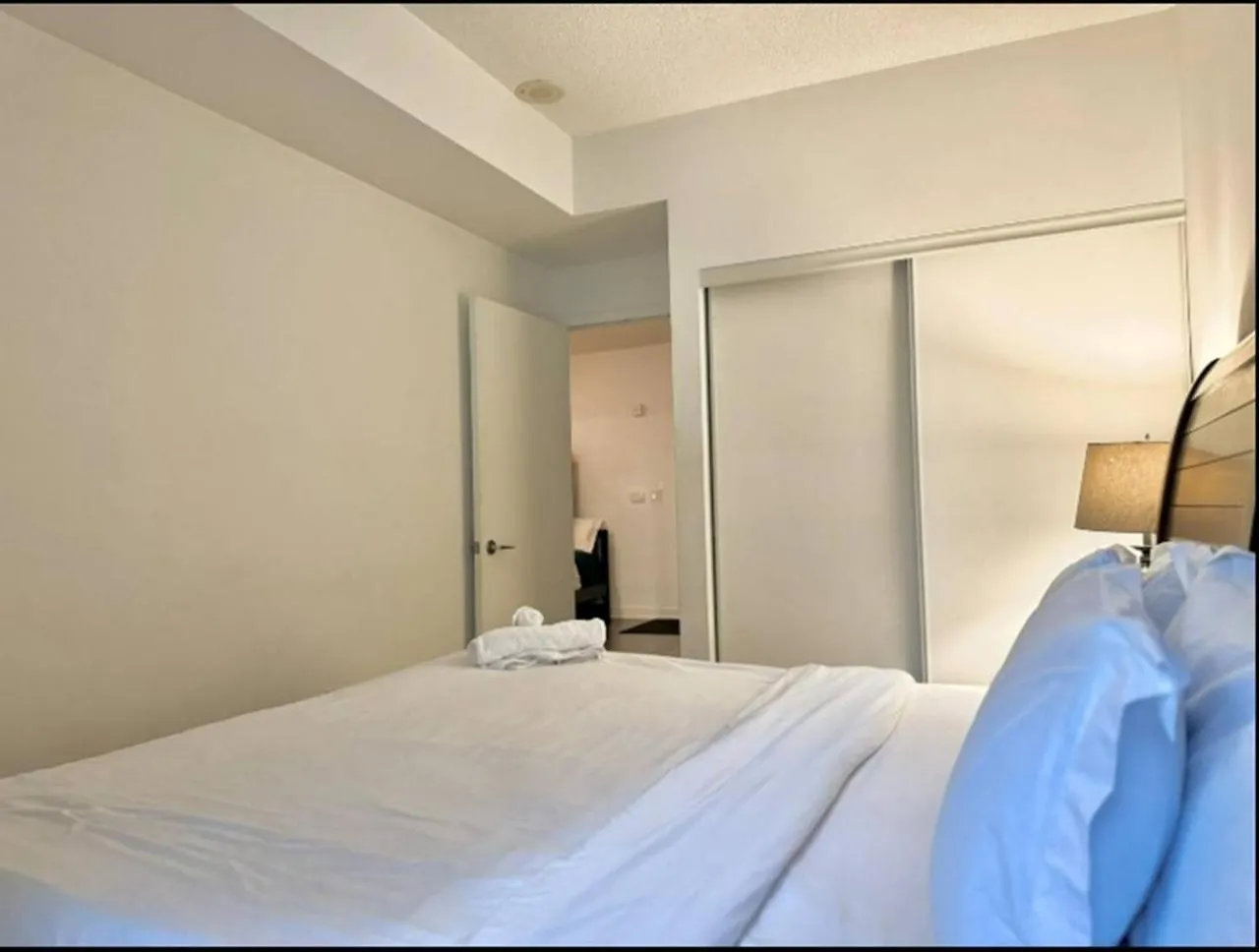 Kingbed & Bunkbed & Terrace Apartment Toronto