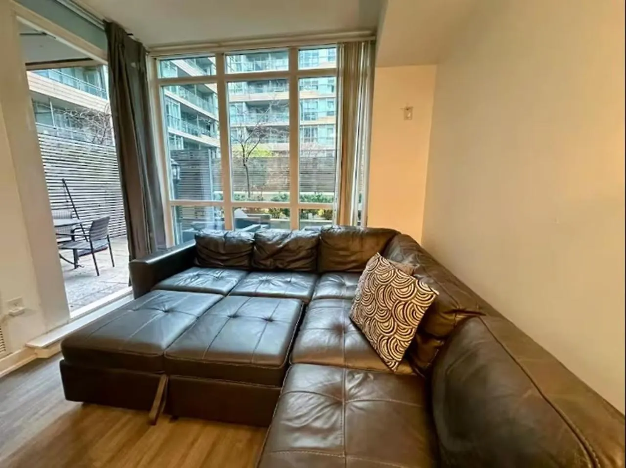 Kingbed & Bunkbed & Terrace Apartment Toronto Canada