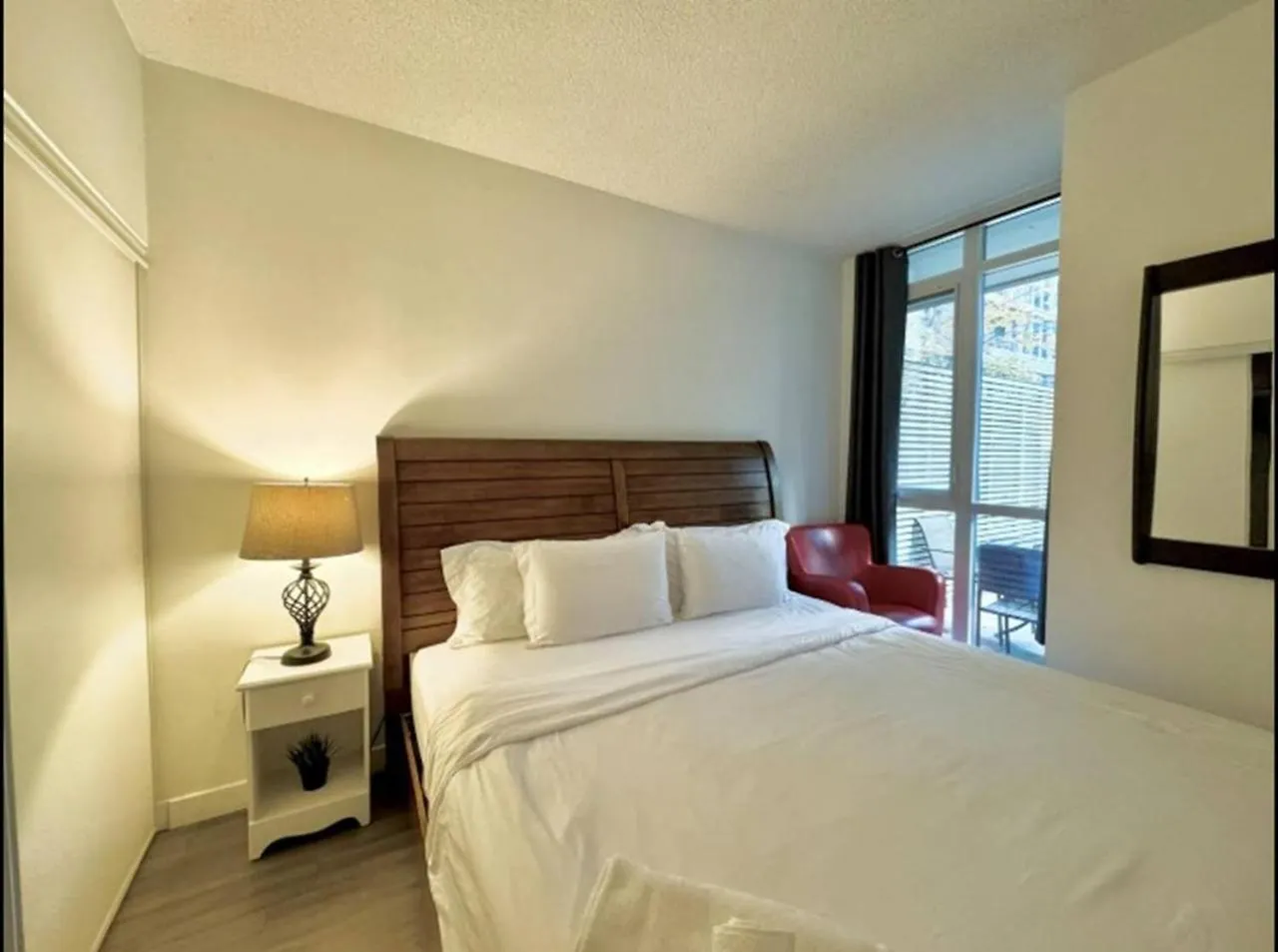 Kingbed & Bunkbed & Terrace Apartment Toronto Canada